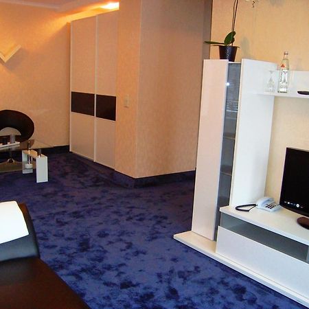Hotel Zum Goldenen Hirsch Sankt Kilian Екстериор снимка