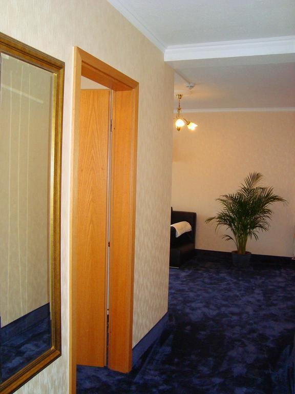 Hotel Zum Goldenen Hirsch Sankt Kilian Екстериор снимка