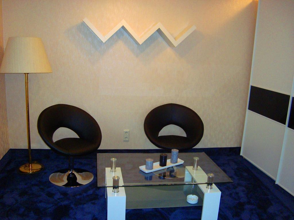 Hotel Zum Goldenen Hirsch Sankt Kilian Екстериор снимка