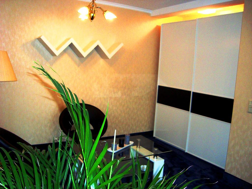 Hotel Zum Goldenen Hirsch Sankt Kilian Екстериор снимка
