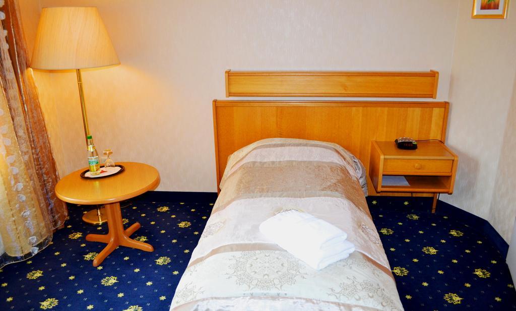 Hotel Zum Goldenen Hirsch Sankt Kilian Стая снимка