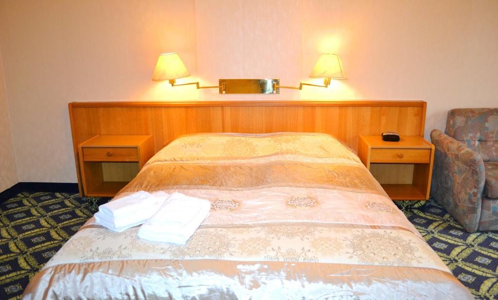 Hotel Zum Goldenen Hirsch Sankt Kilian Стая снимка