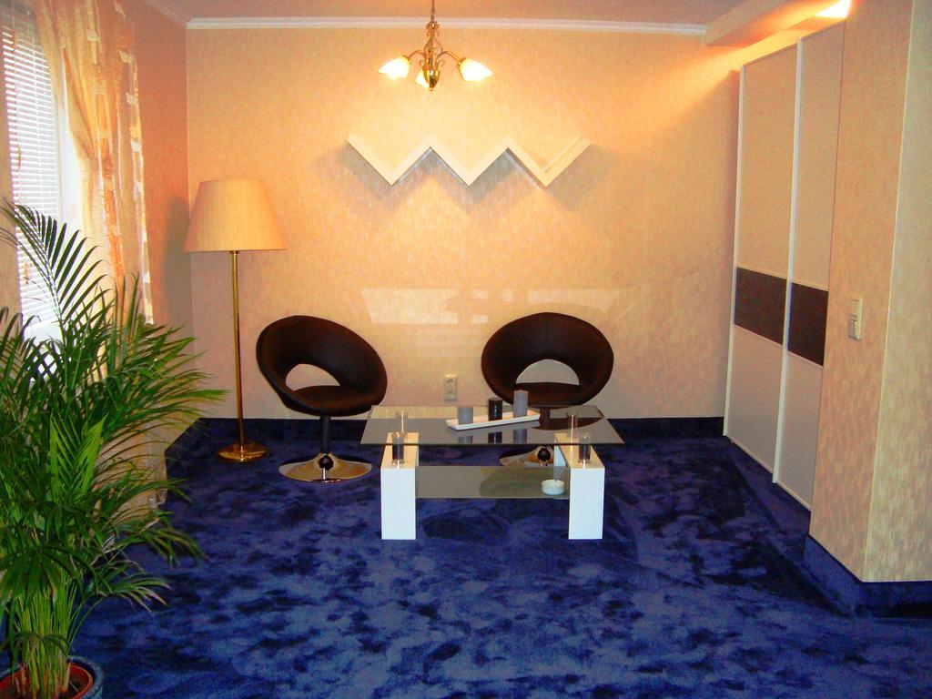 Hotel Zum Goldenen Hirsch Sankt Kilian Стая снимка