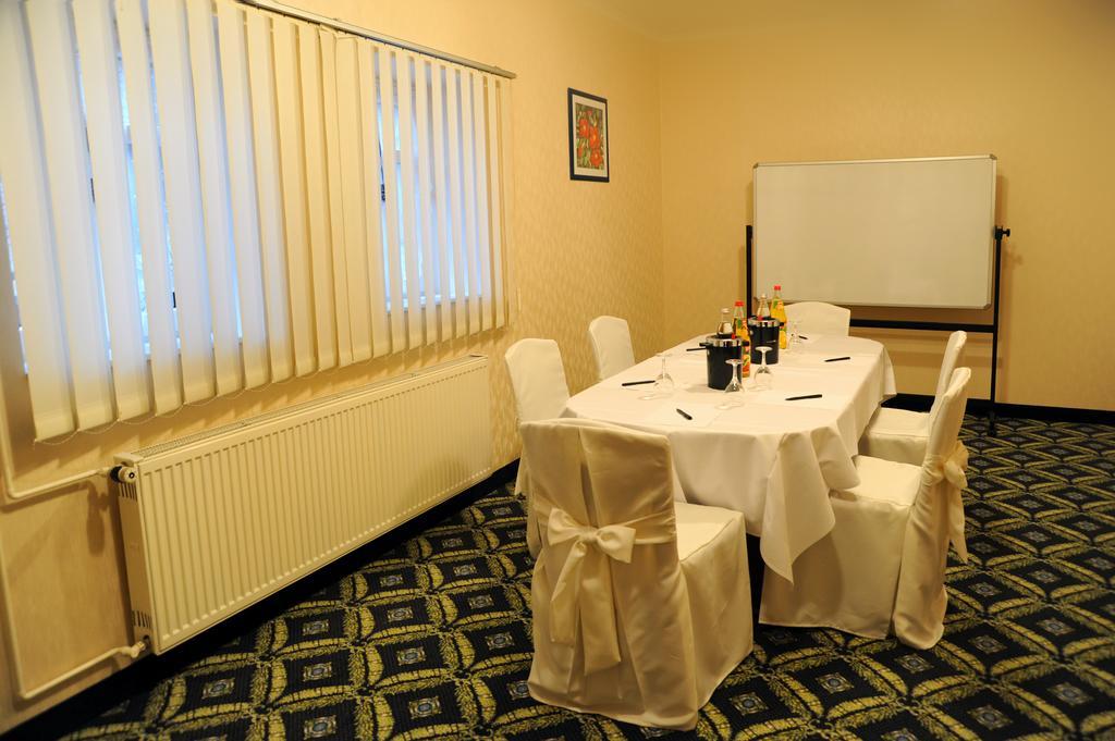 Hotel Zum Goldenen Hirsch Sankt Kilian Екстериор снимка