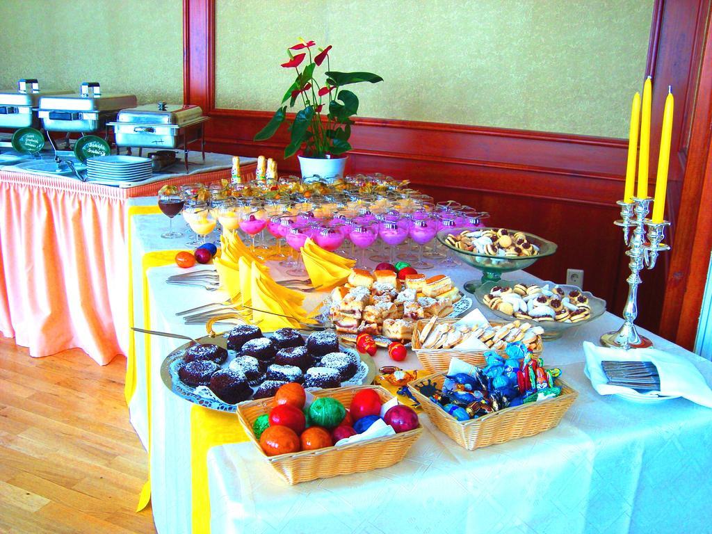 Hotel Zum Goldenen Hirsch Sankt Kilian Екстериор снимка