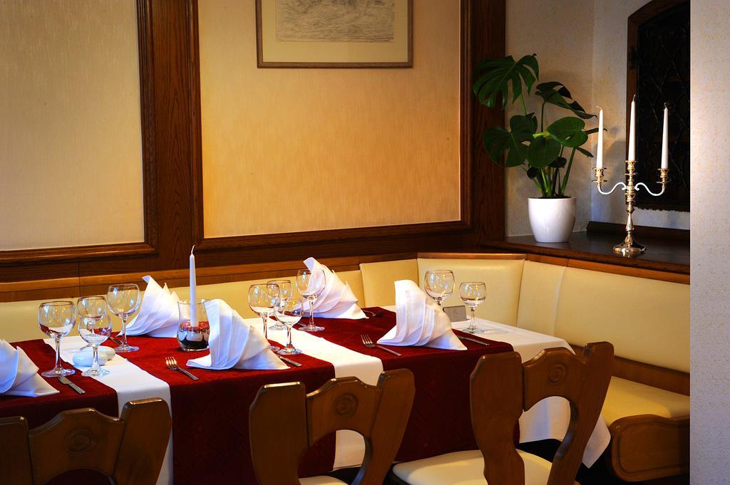 Hotel Zum Goldenen Hirsch Sankt Kilian Екстериор снимка