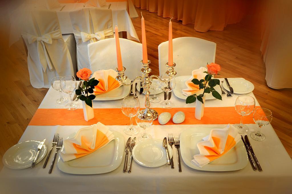 Hotel Zum Goldenen Hirsch Sankt Kilian Екстериор снимка