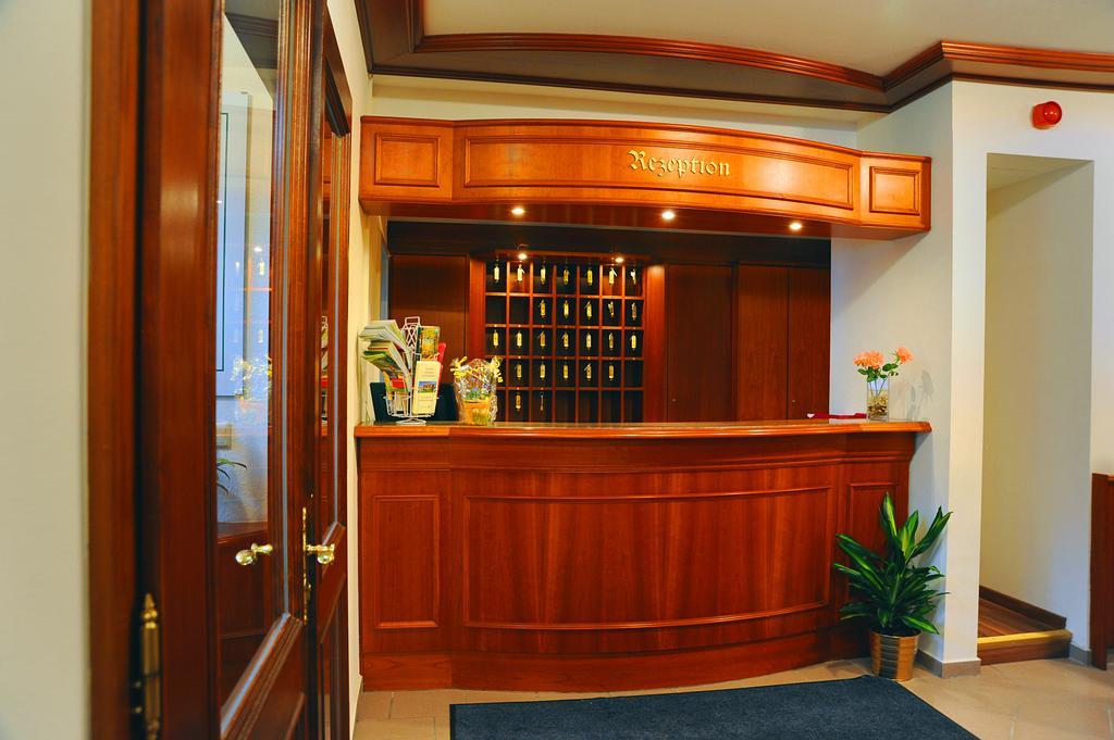 Hotel Zum Goldenen Hirsch Sankt Kilian Екстериор снимка