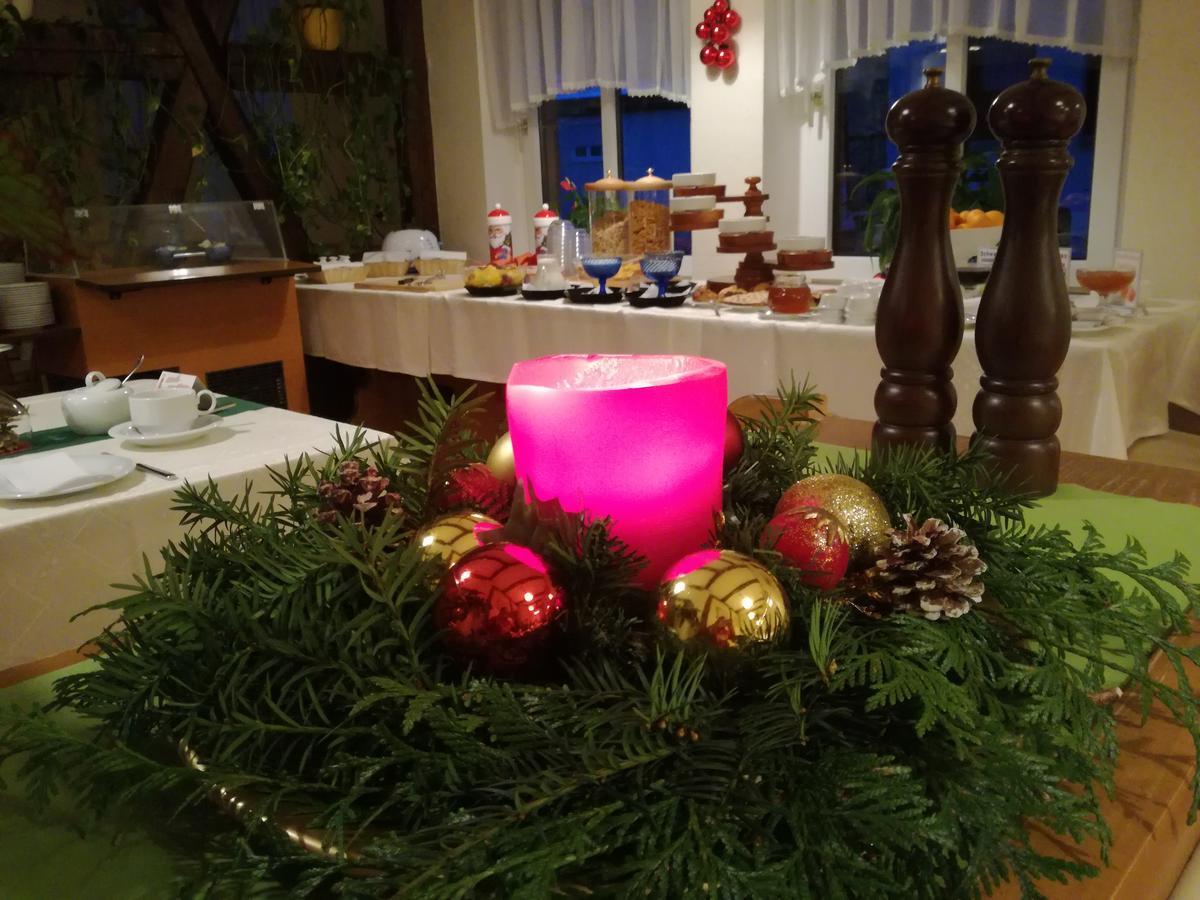 Hotel Zum Goldenen Hirsch Sankt Kilian Екстериор снимка