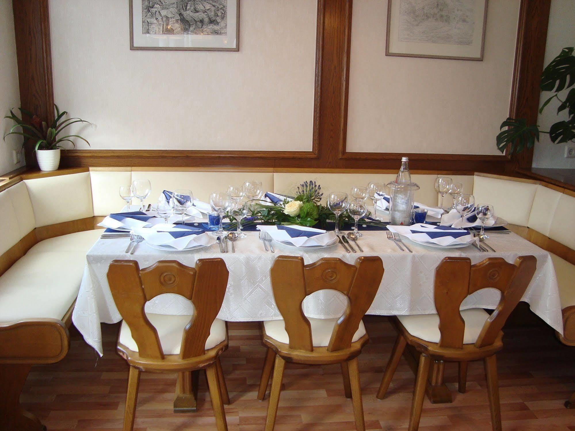 Hotel Zum Goldenen Hirsch Sankt Kilian Екстериор снимка