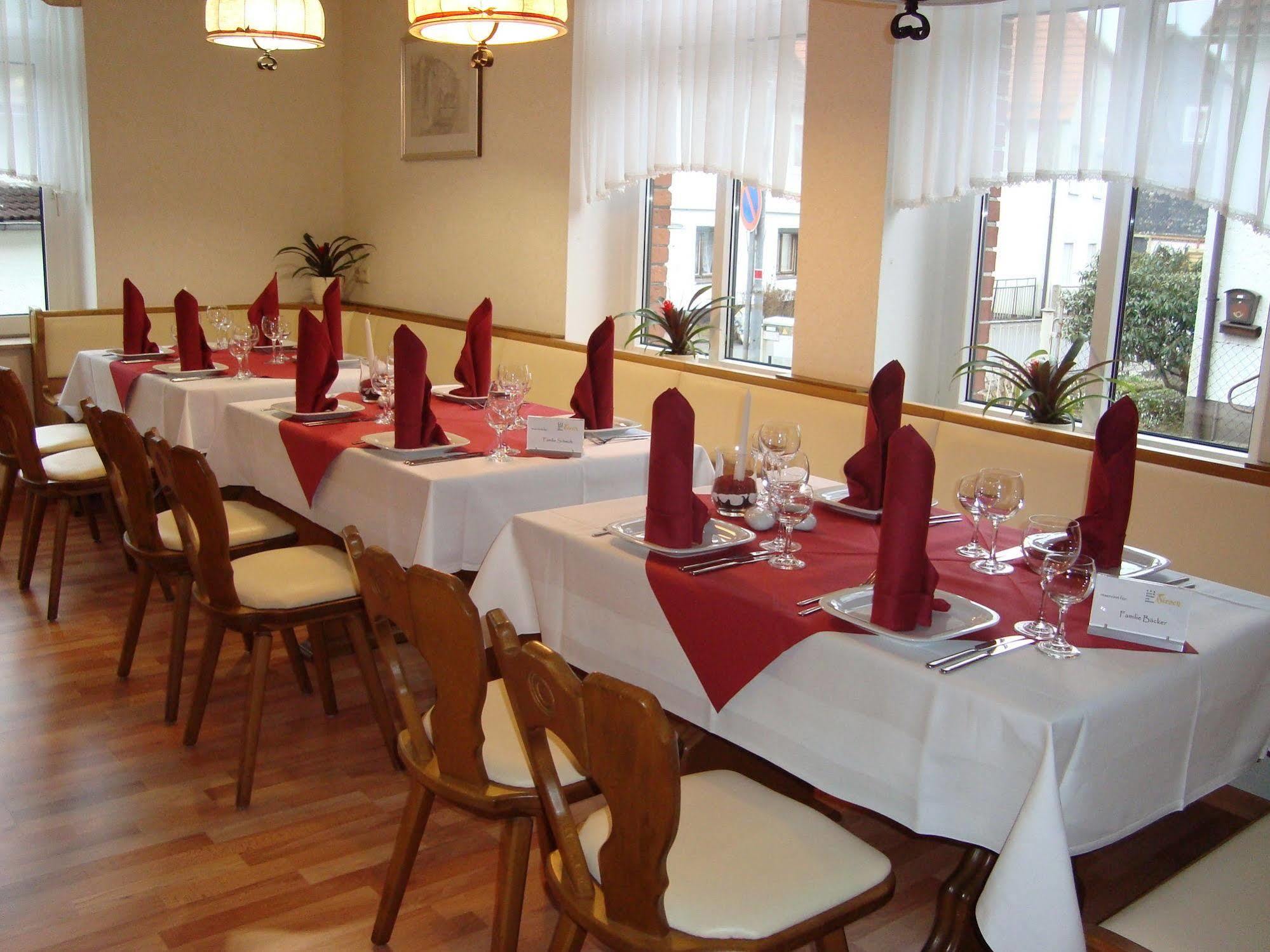 Hotel Zum Goldenen Hirsch Sankt Kilian Екстериор снимка