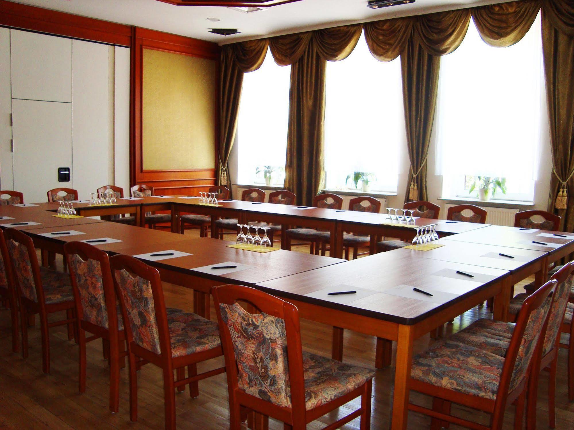 Hotel Zum Goldenen Hirsch Sankt Kilian Екстериор снимка